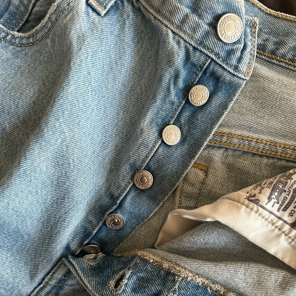 Levi’s shorts - Picture 2 of 7